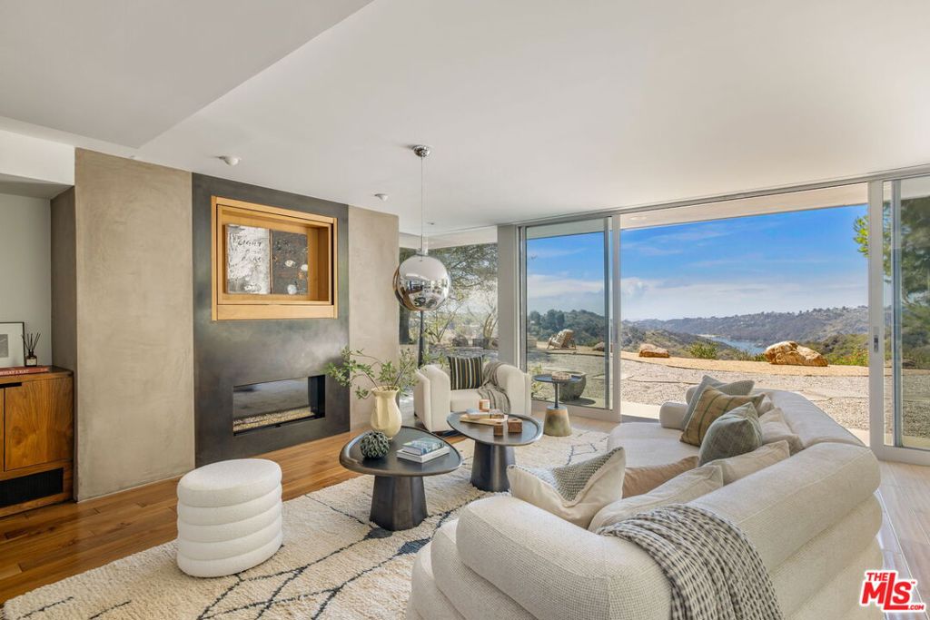 14700 Mulholland Drive Property Photo 39