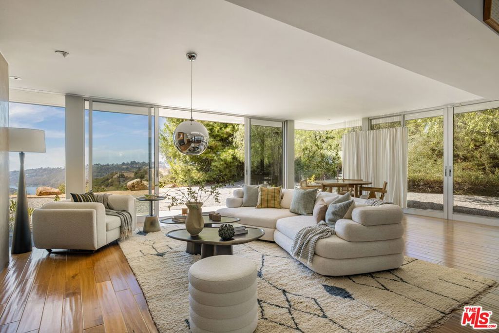 14700 Mulholland Drive Property Photo 40