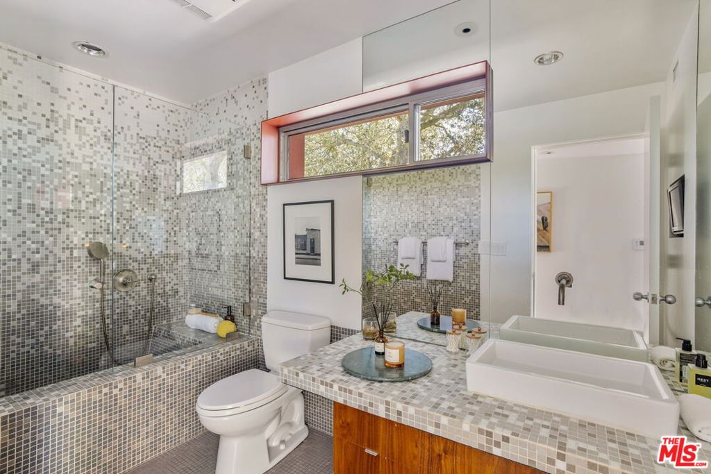 14700 Mulholland Drive Property Photo 42