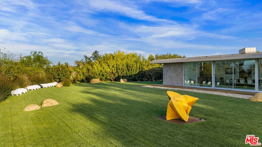 14700 Mulholland Drive Property Photo 43
