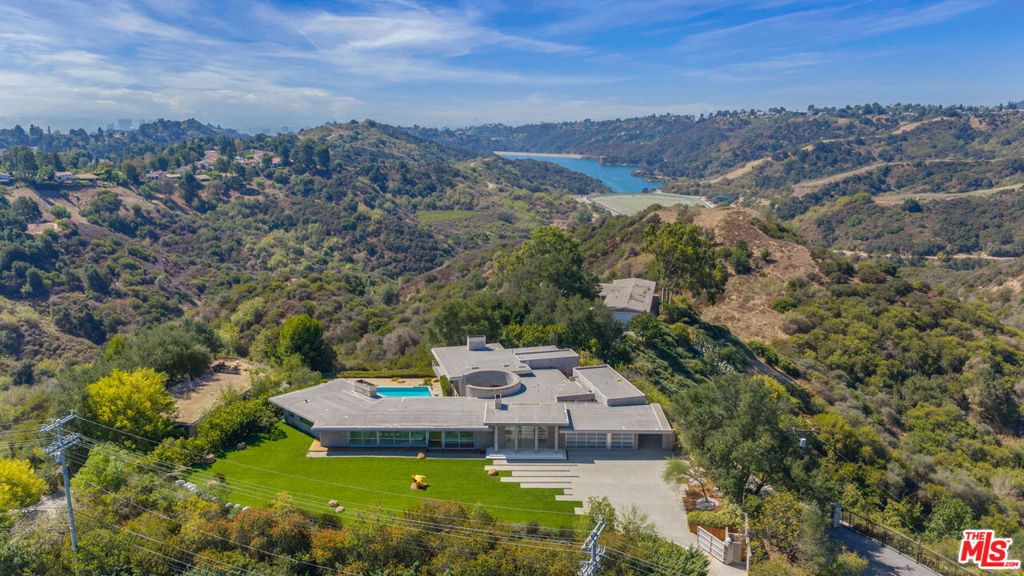 14700 Mulholland Drive Property Photo 45