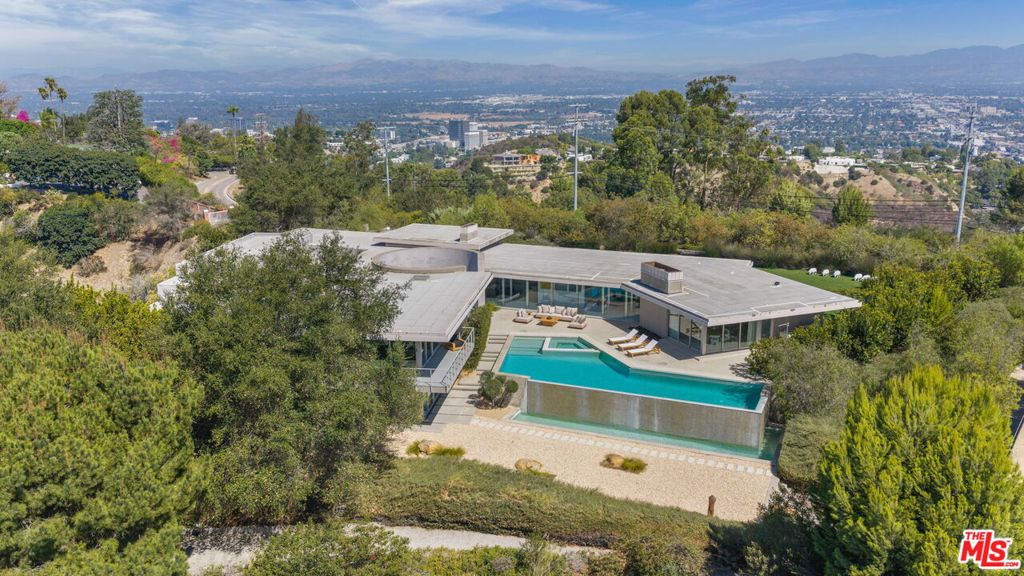 14700 Mulholland Drive Property Photo 46