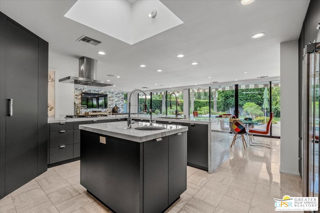 1 Park Lane Property Photo 15