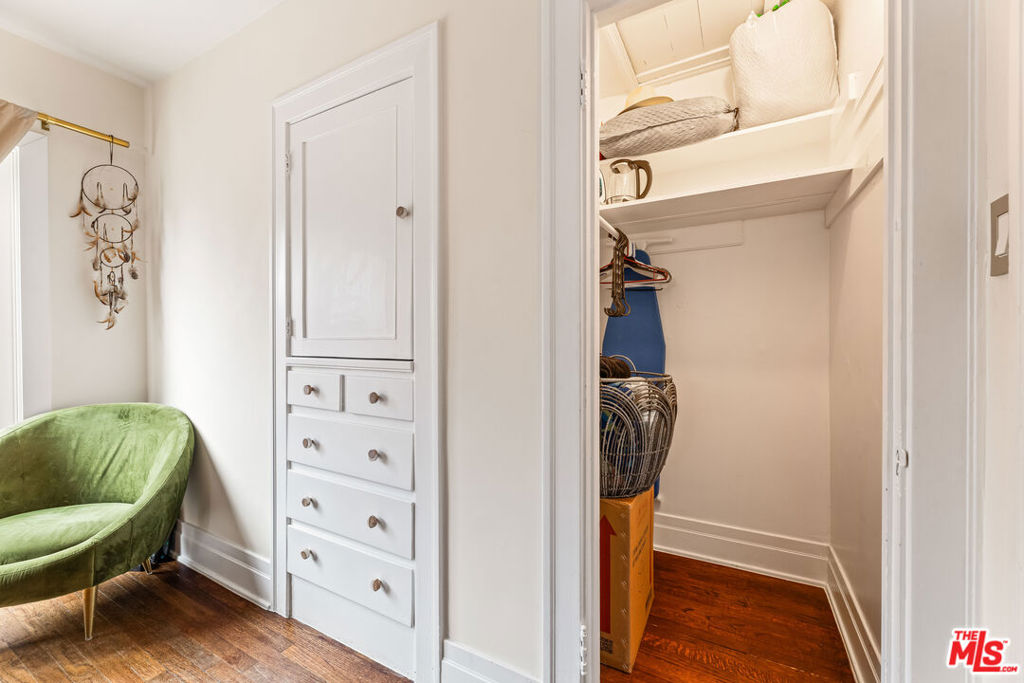 11202 Emelita Street Property Photo 14