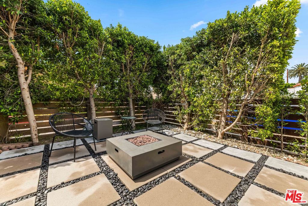 11202 Emelita Street Property Photo 49