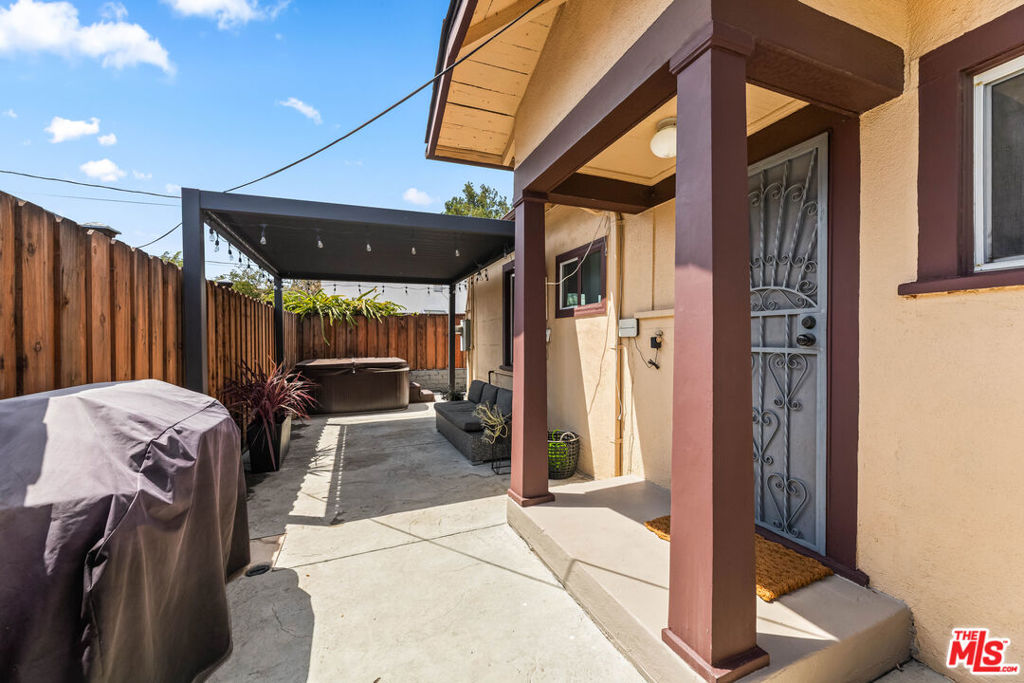 11202 Emelita Street Property Photo 58