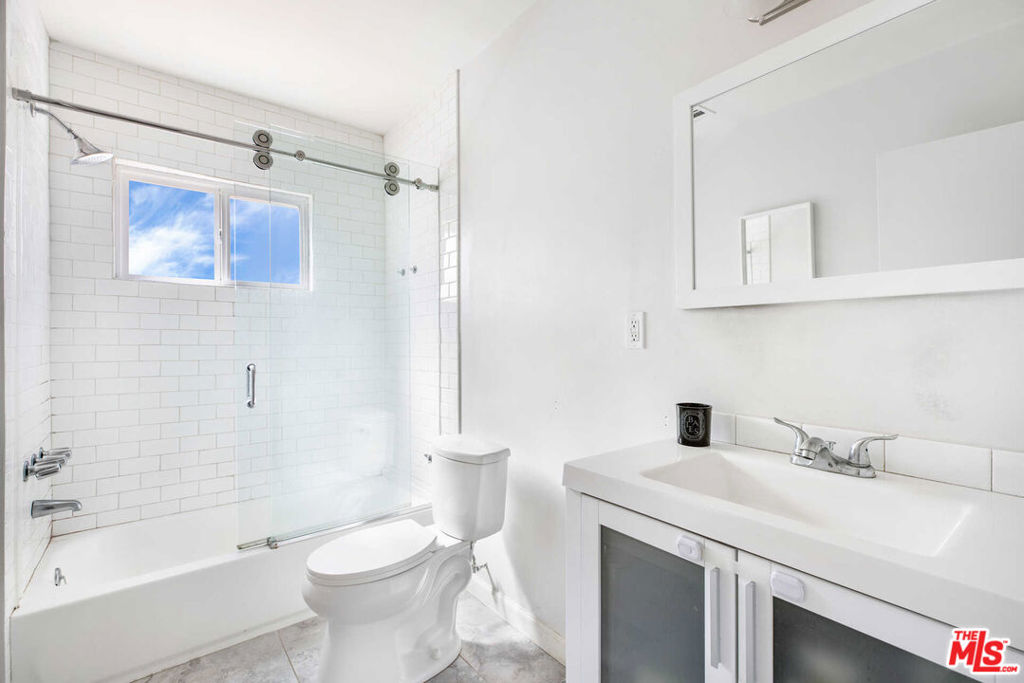 1205 N Genesee Avenue Property Photo 12