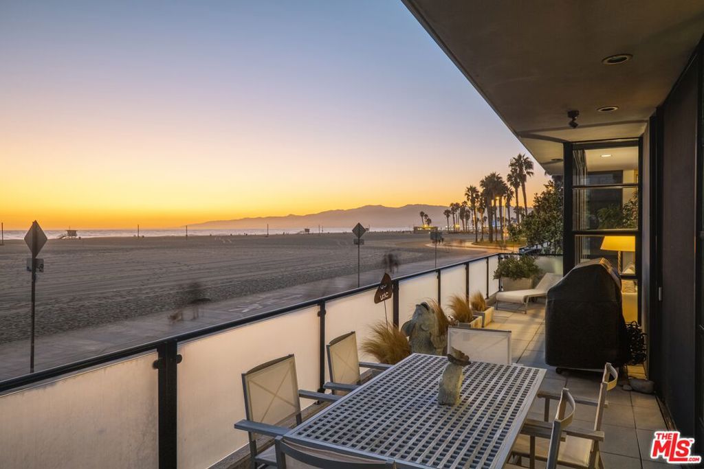 117 Ocean Front Walk Property Photo 1