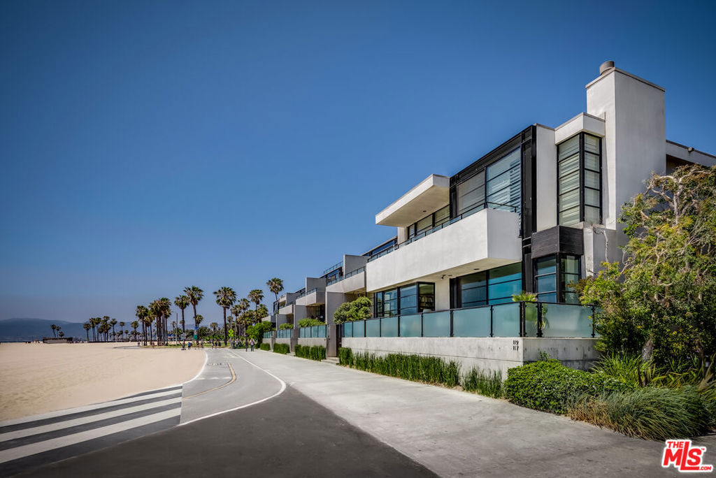 117 Ocean Front Walk Property Photo 25