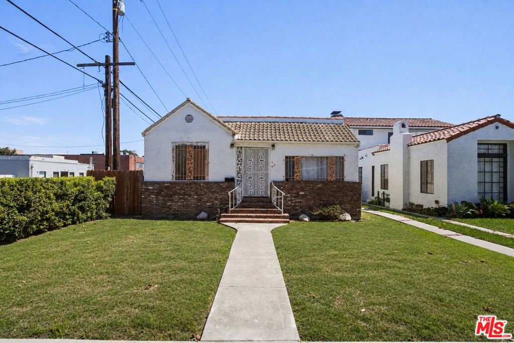 418 S La Peer Drive Property Photo