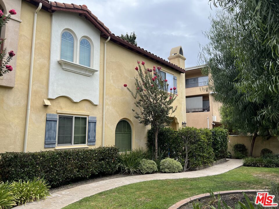 9124 Florence Avenue Property Photo 3