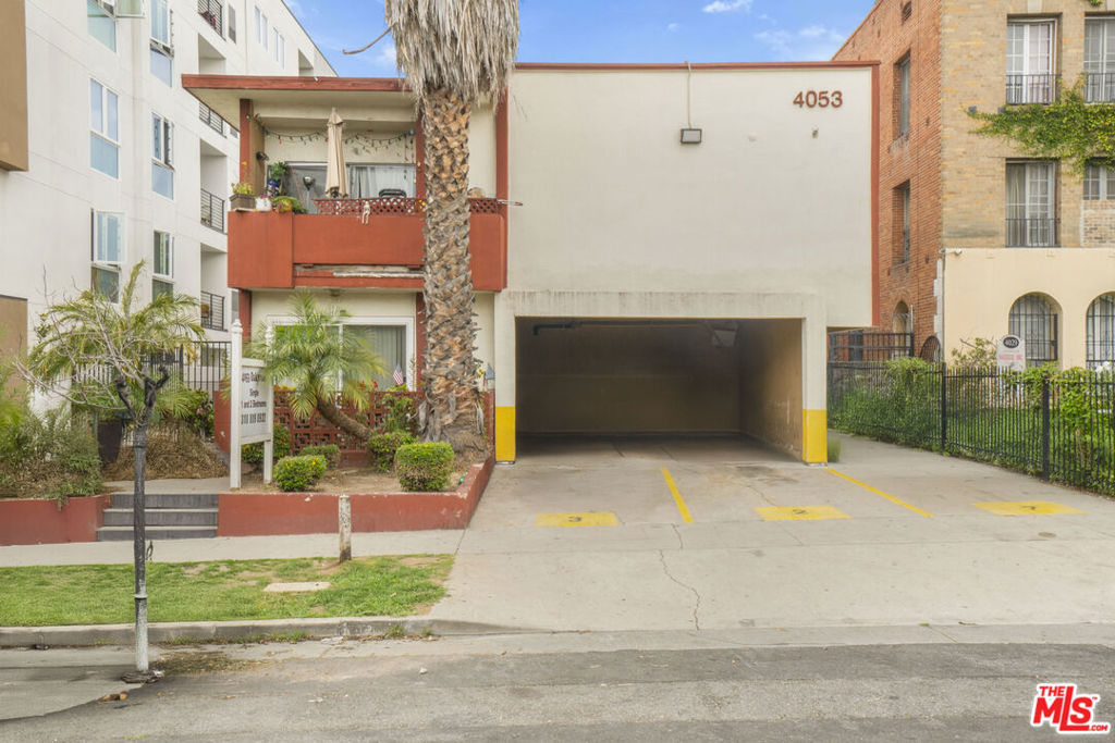 4053 Oakwood Avenue Property Photo