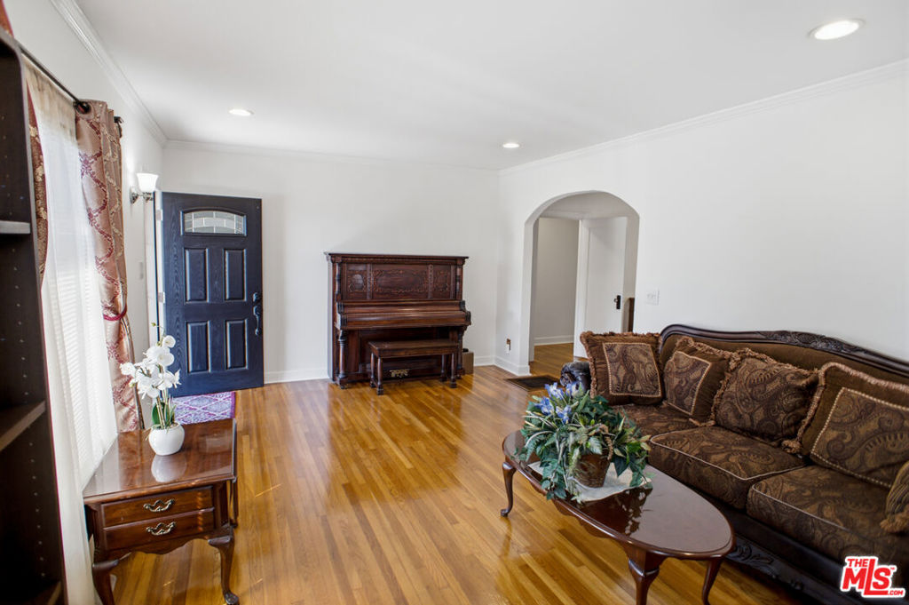 5132 Townsend Avenue Property Photo 5