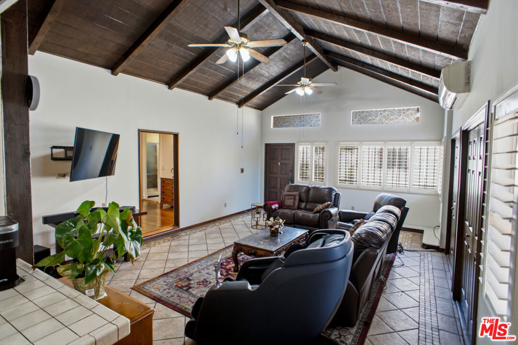 5132 Townsend Avenue Property Photo 10