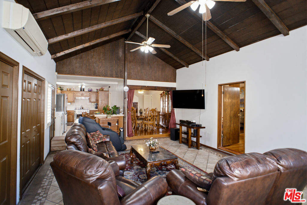 5132 Townsend Avenue Property Photo 11