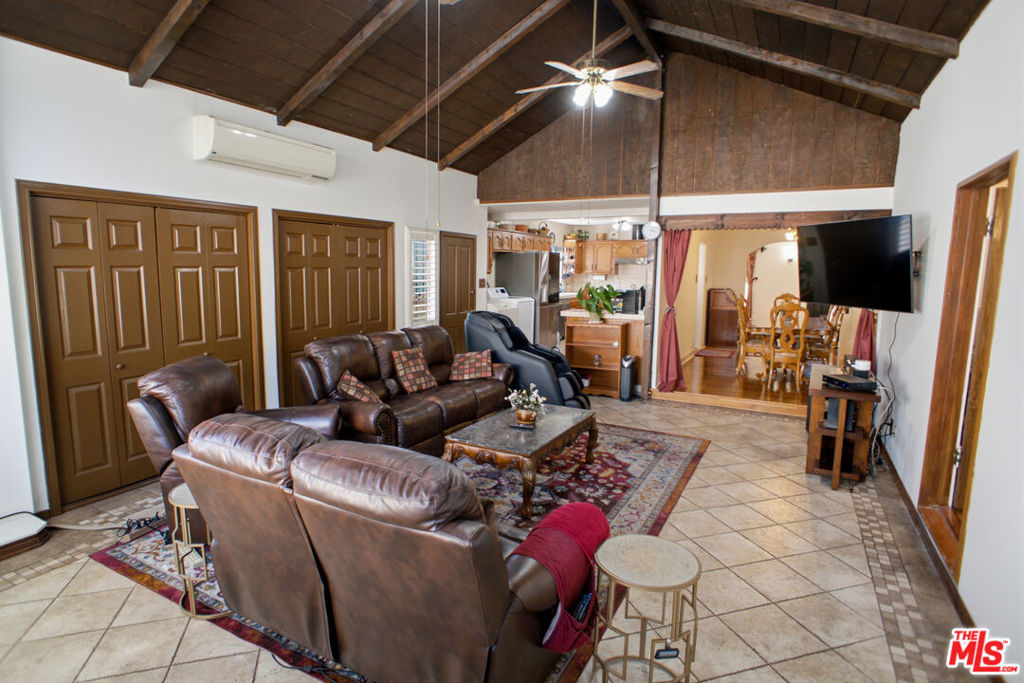 5132 Townsend Avenue Property Photo 12
