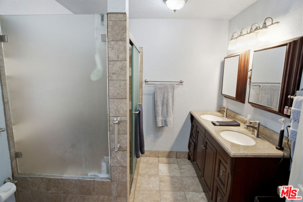 5132 Townsend Avenue Property Photo 16