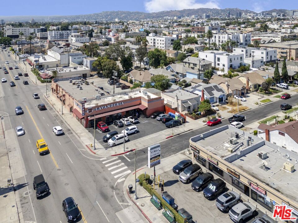 4463 Beverly Boulevard Property Photo 8
