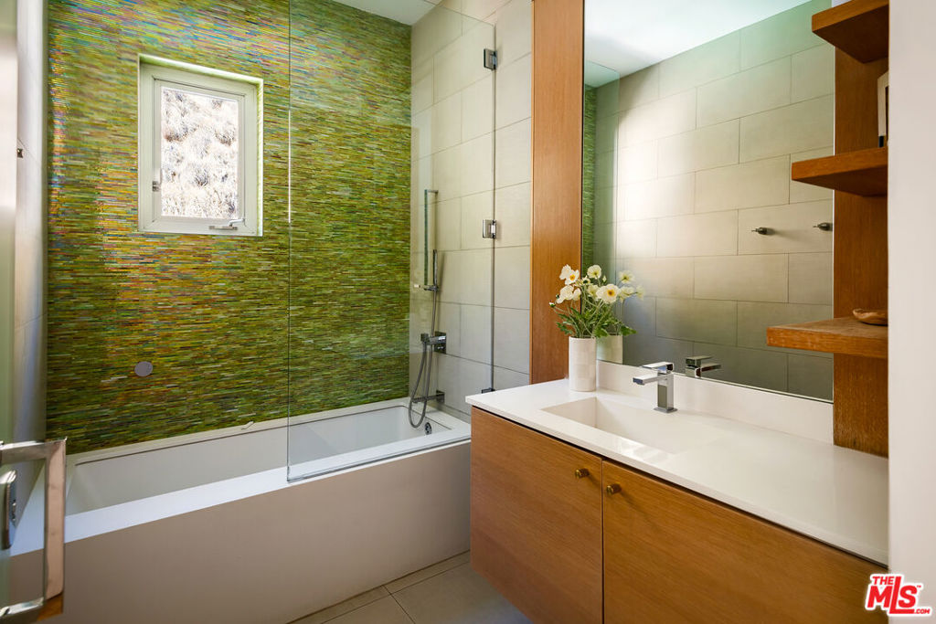 1700 Queens Court Property Photo 40