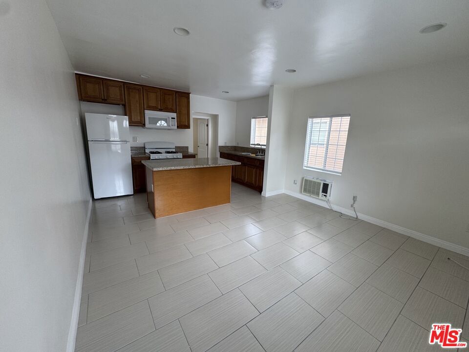 315 N Coronado Street Property Photo 3