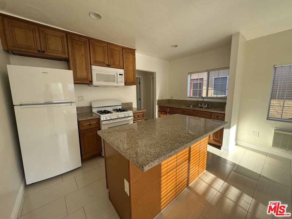 315 N Coronado Street Property Photo 4