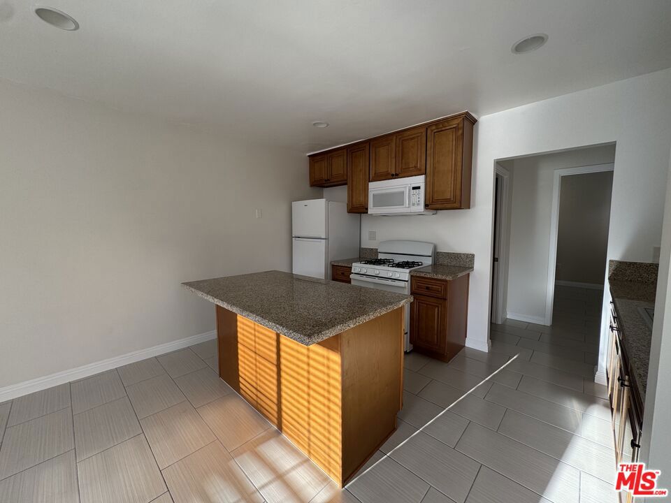 315 N Coronado Street Property Photo 5
