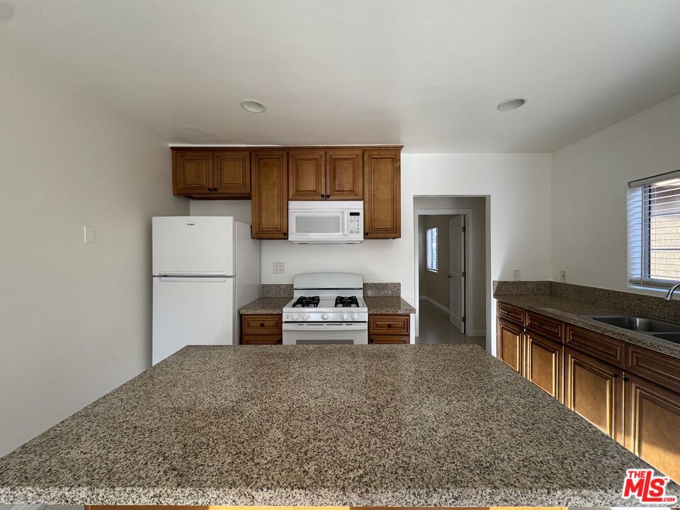 315 N Coronado Street Property Photo 6