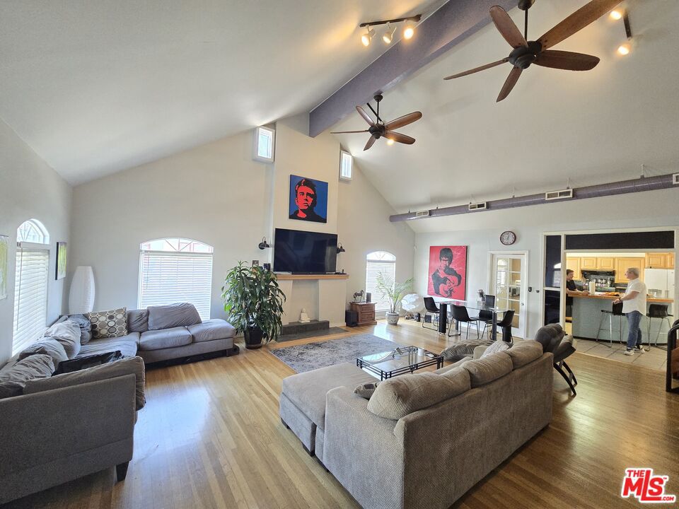 10420 Palms Boulevard Property Photo 2