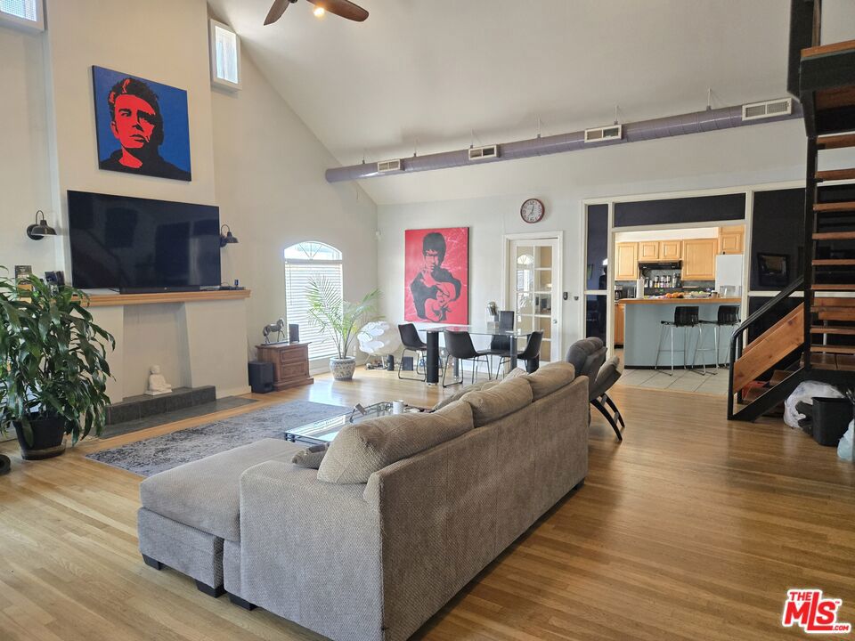 10420 Palms Boulevard Property Photo 8