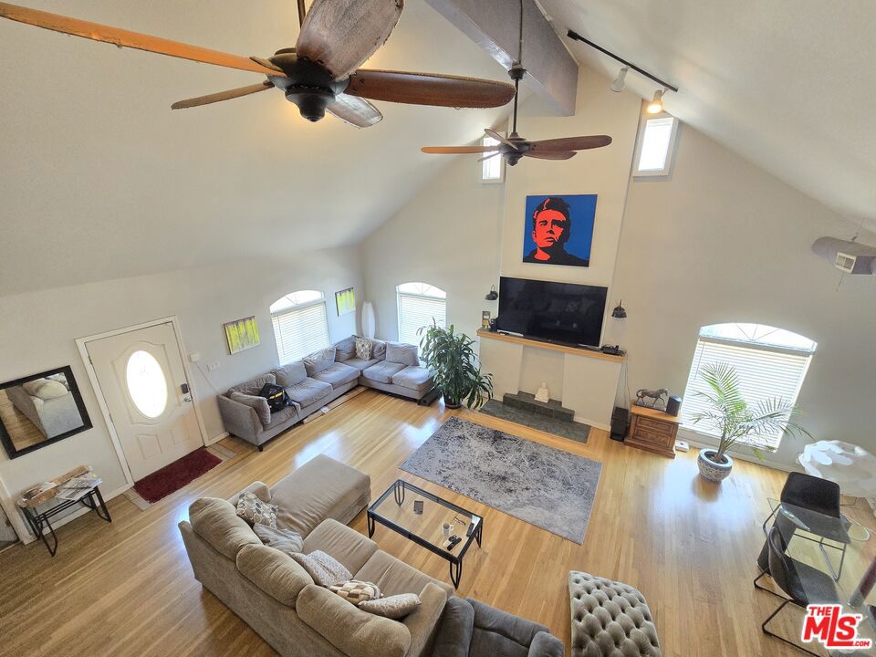 10420 Palms Boulevard Property Photo 14