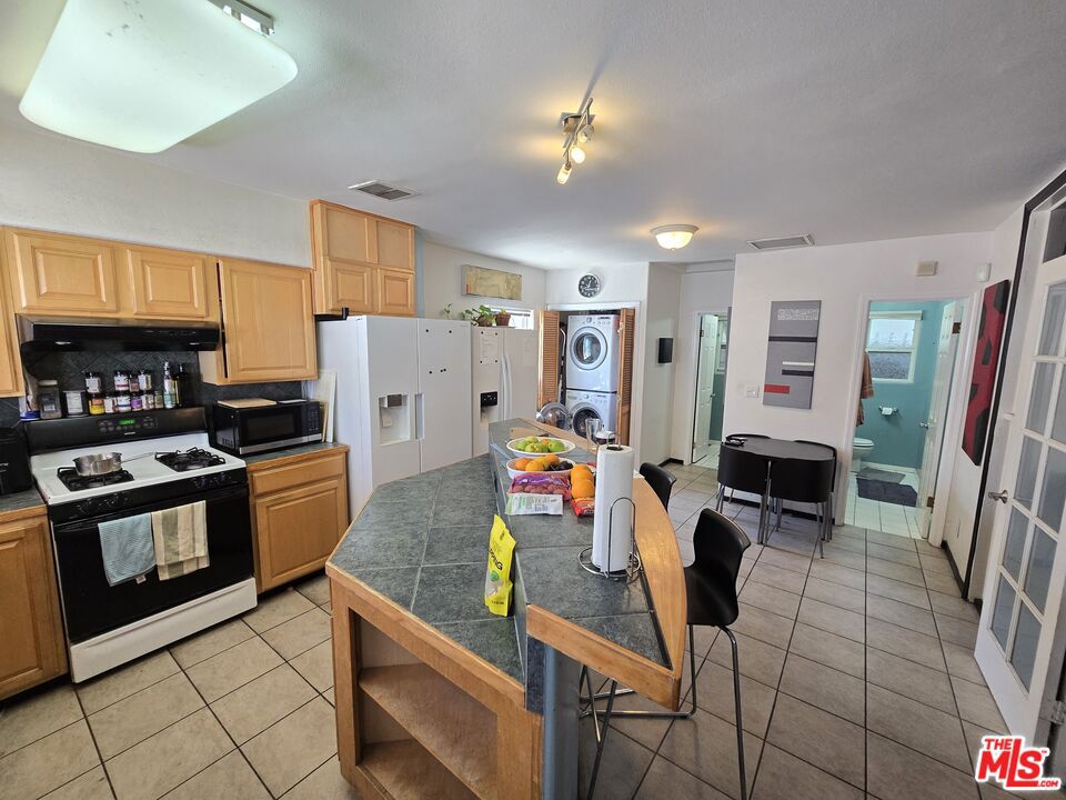 10420 Palms Boulevard Property Photo 22