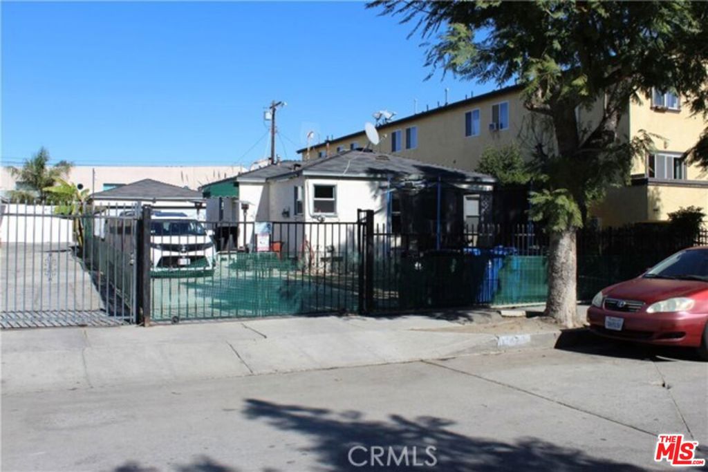 11429 Emelita Street Property Photo 1