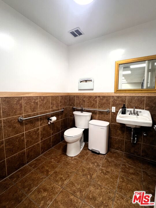 22211 Sherman Way Property Photo 13