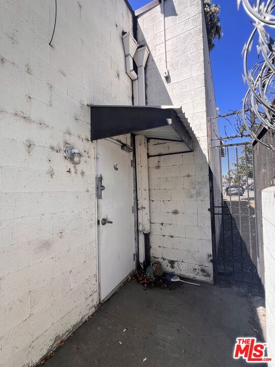 22211 Sherman Way Property Photo 15