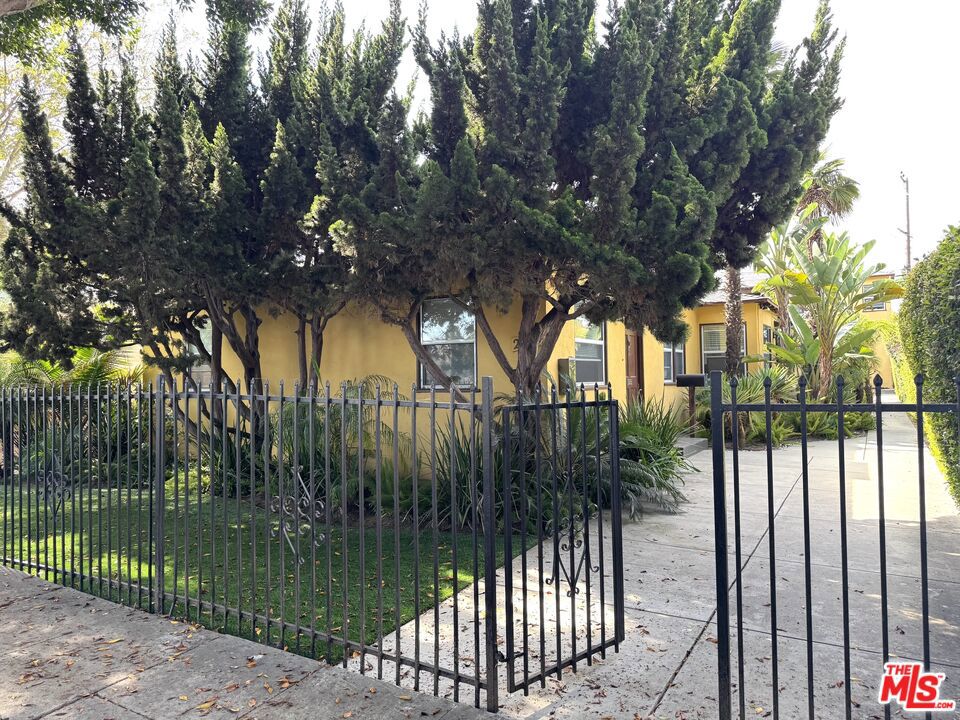 2005 Oak Street Property Photo 1