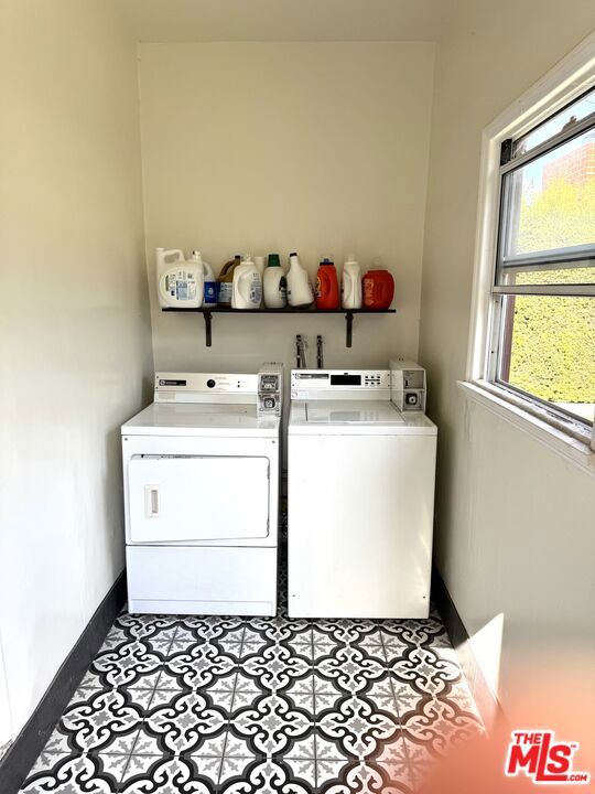 2005 Oak Street Property Photo 3
