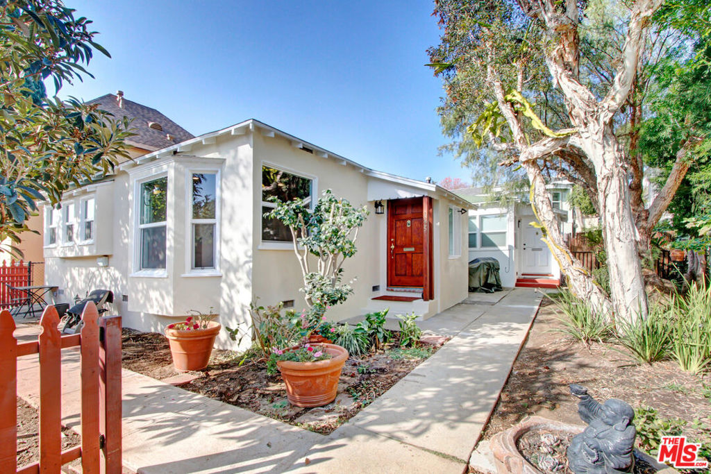 2227 Montana Avenue Property Photo 2