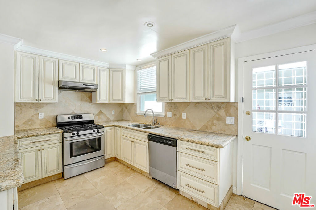 2227 Montana Avenue Property Photo 7