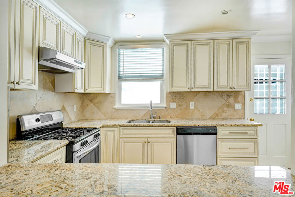 2227 Montana Avenue Property Photo 8