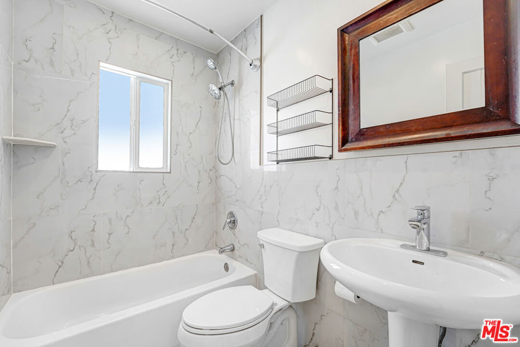 2227 Montana Avenue Property Photo 11