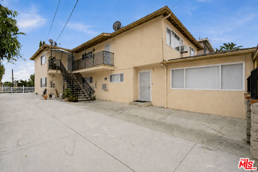 1206 N Park Western Property Photo 1