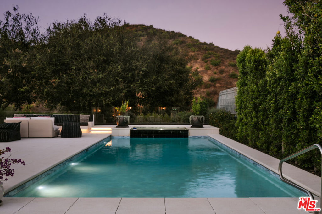 1445 Via Cresta Property Photo 2