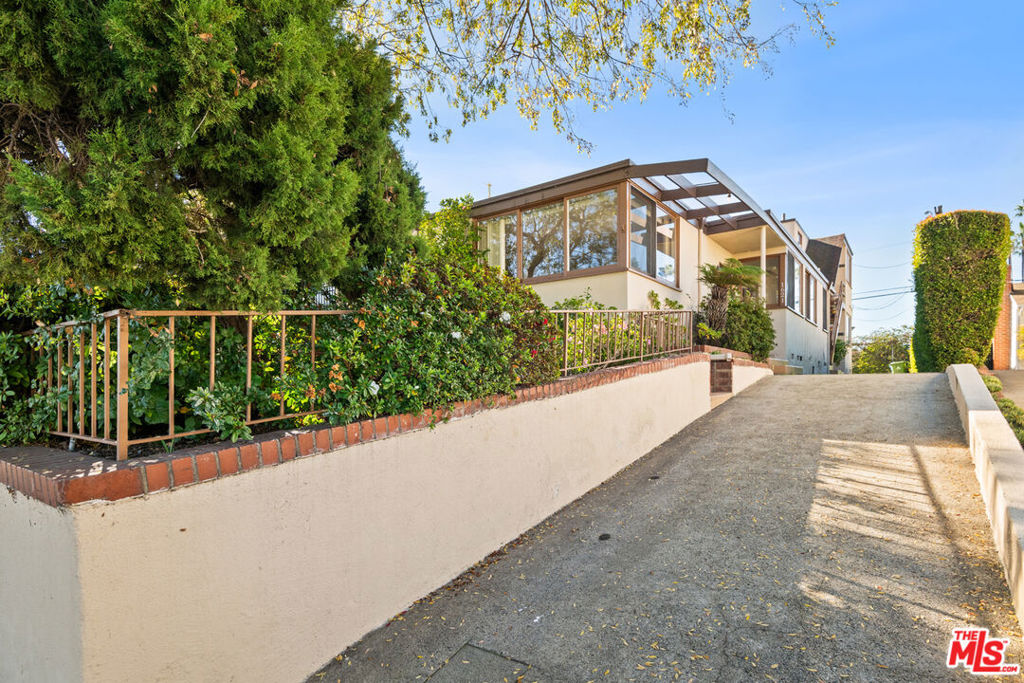 1621 Manning Avenue Property Photo 3
