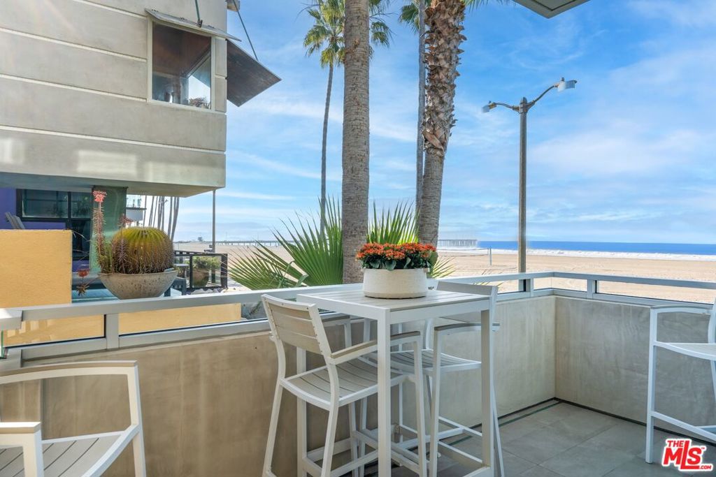 2505 Ocean Front Walk Property Photo 5