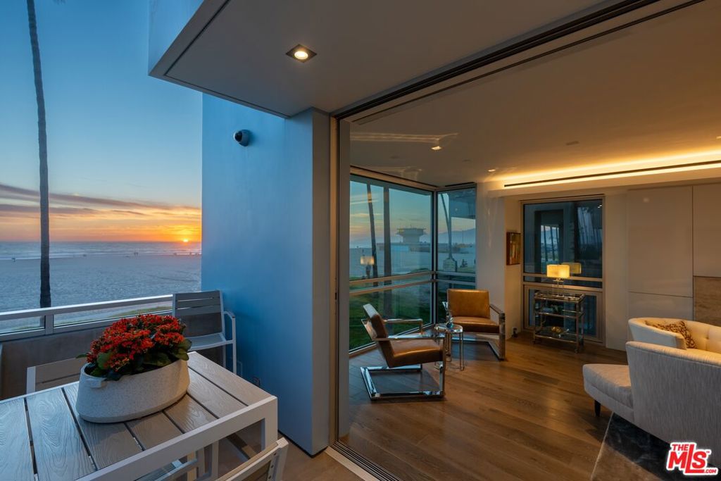 2505 Ocean Front Walk Property Photo 10