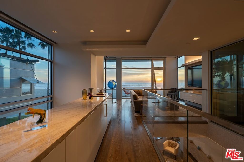 2505 Ocean Front Walk Property Photo 18