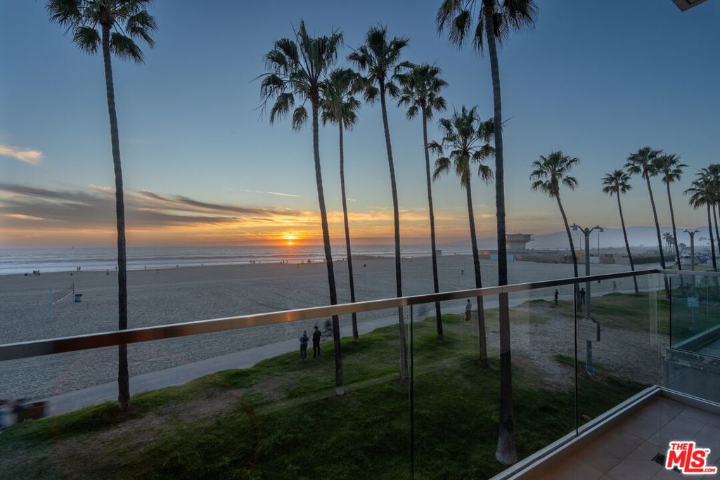 2505 Ocean Front Walk Property Photo 20