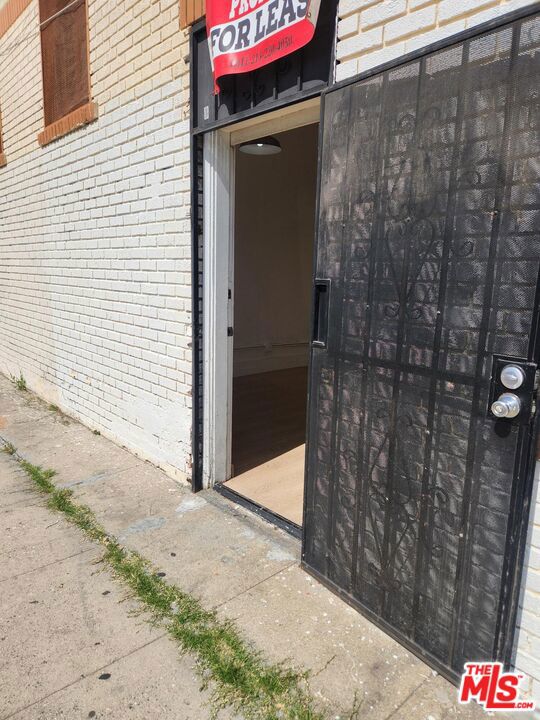 2822 W Slauson Avenue C Property Photo 1