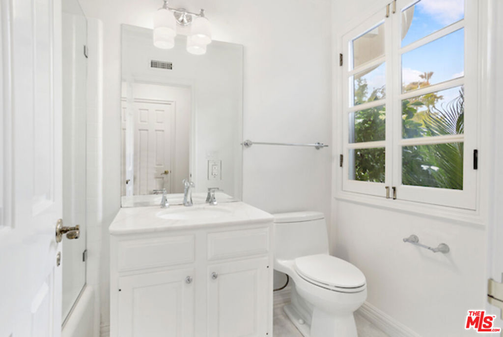 400 Evelyn Place Property Photo 15