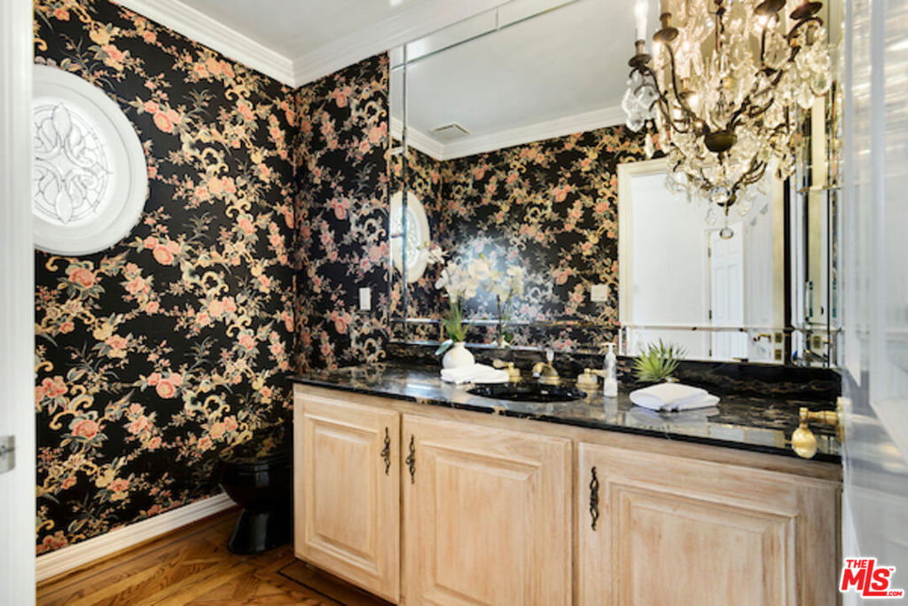 400 Evelyn Place Property Photo 16